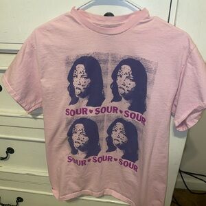 Olivia Rodrigo pink tee!